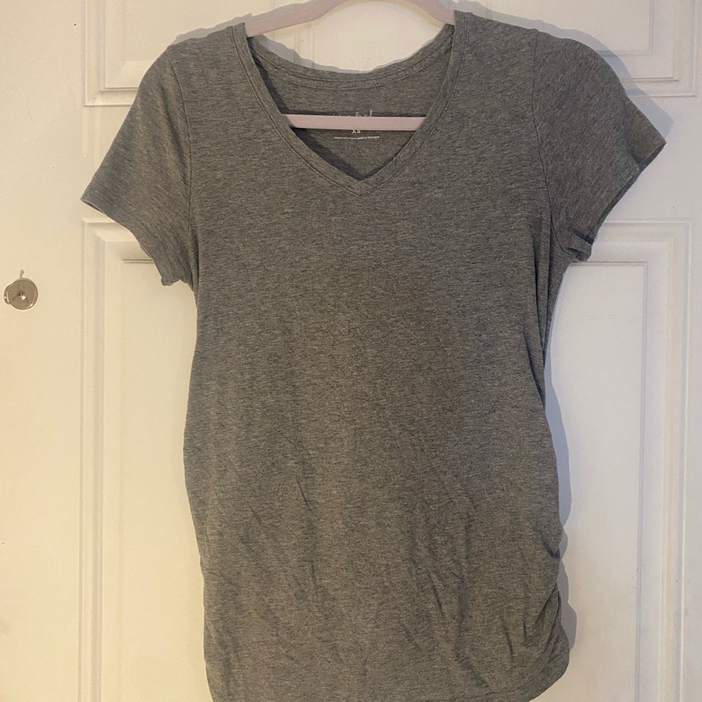 Isabel Maternity by Ingrid & Isabel Gray Fitted Short Sleeve T-Shirt